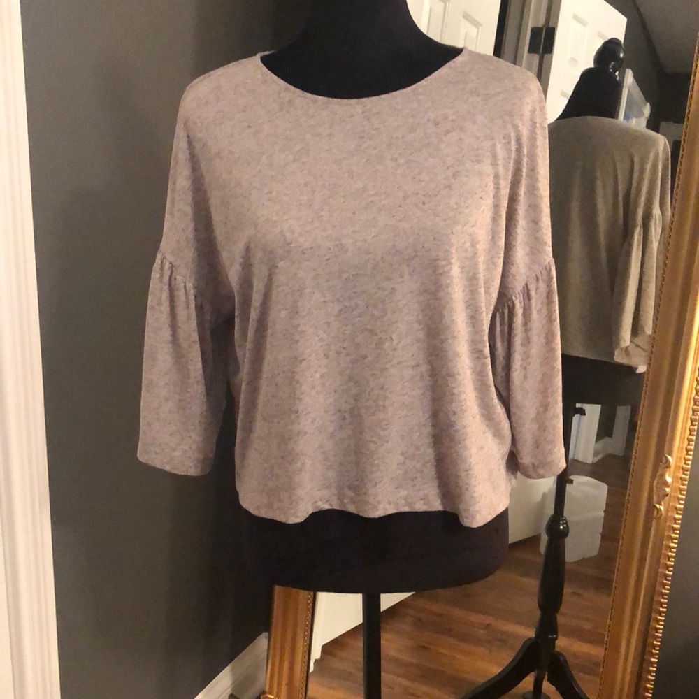 French Connection l Gray 3/4 Bell Sleeve Cropped Top